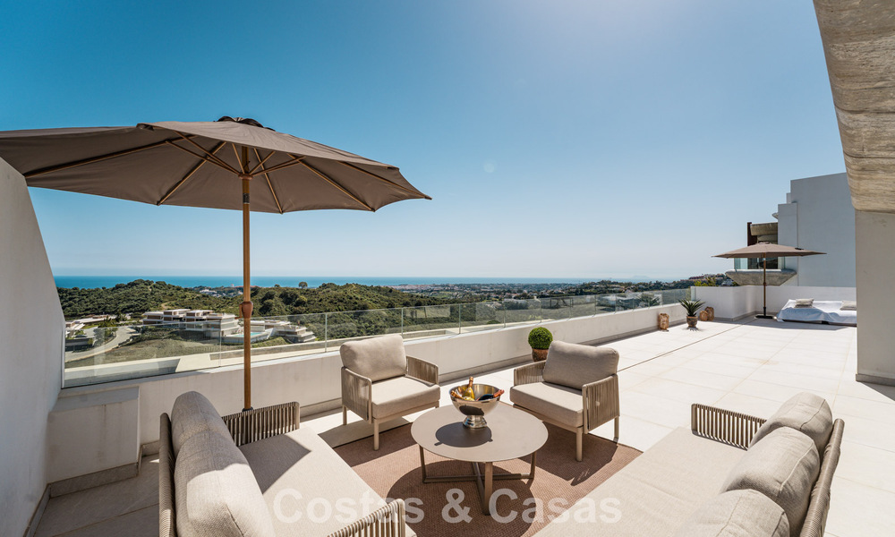 Bright, contemporary luxury penthouse for sale with sea views in the hills of La Quinta Resort in Marbella - Benahavís 797716