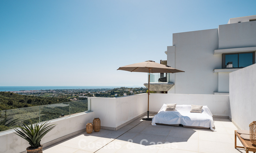 Bright, contemporary luxury penthouse for sale with sea views in the hills of La Quinta Resort in Marbella - Benahavís 797717