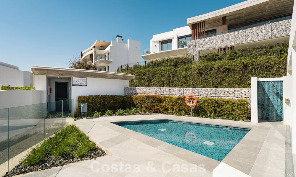 Bright, contemporary luxury penthouse for sale with sea views in the hills of La Quinta Resort in Marbella - Benahavís 797719