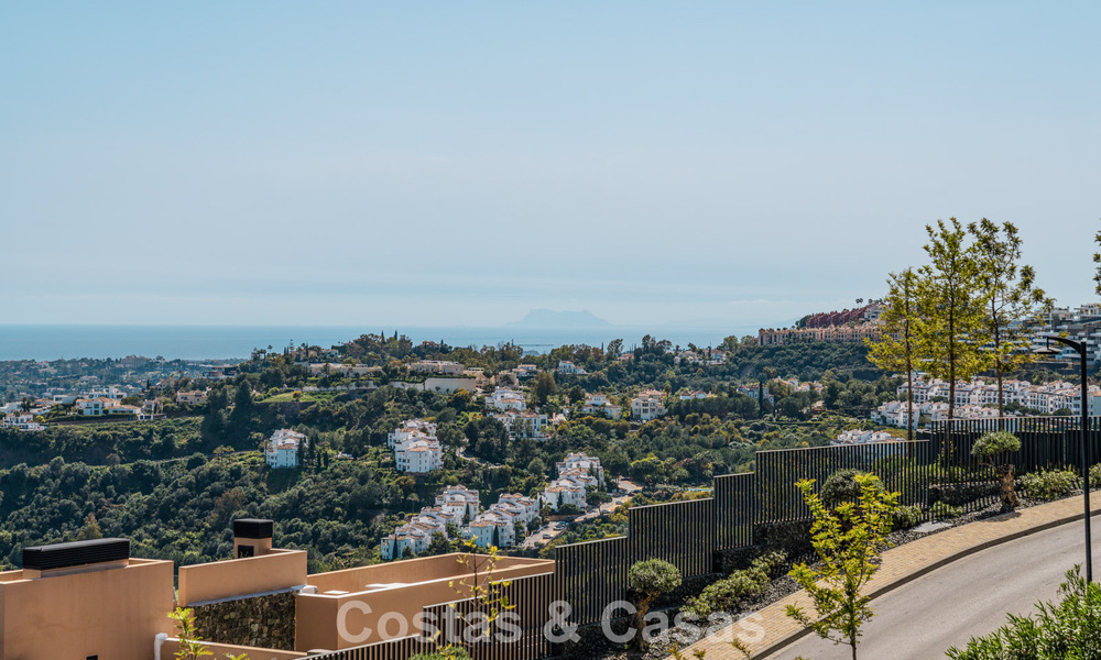 Bright, contemporary luxury penthouse for sale with sea views in the hills of La Quinta Resort in Marbella - Benahavís 797721