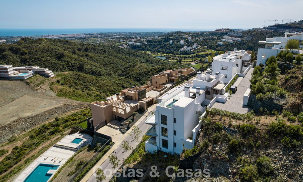 Bright, contemporary luxury penthouse for sale with sea views in the hills of La Quinta Resort in Marbella - Benahavís 797725