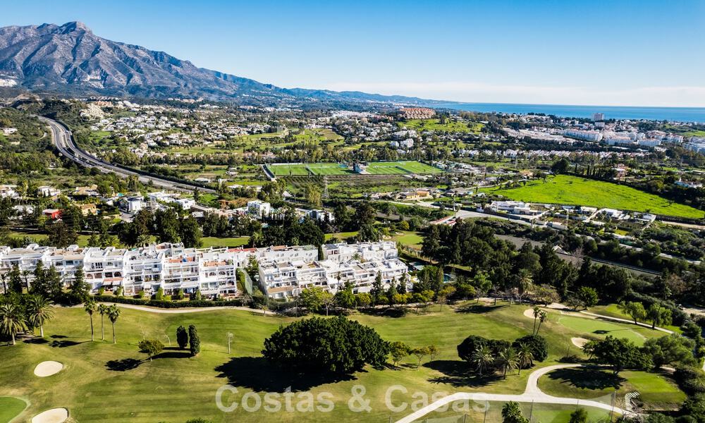 Stylish renovated garden apartment for sale on a prestigious golf course in La Quinta, Benahavís - Marbella 797936