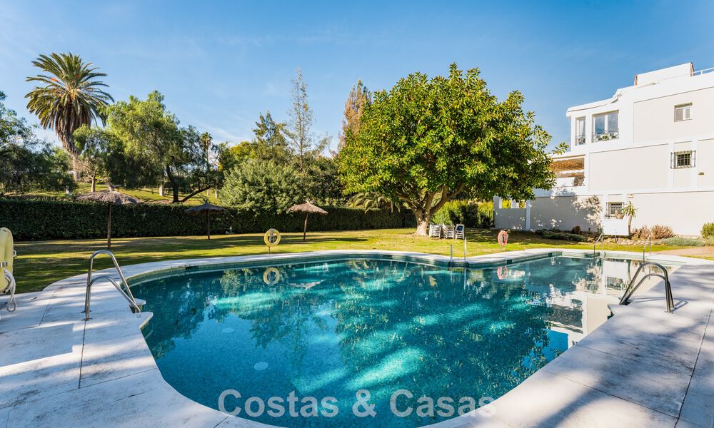 Stylish renovated garden apartment for sale on a prestigious golf course in La Quinta, Benahavís - Marbella 797941