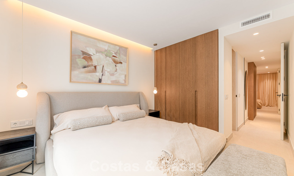 Stylish renovated garden apartment for sale on a prestigious golf course in La Quinta, Benahavís - Marbella 797953