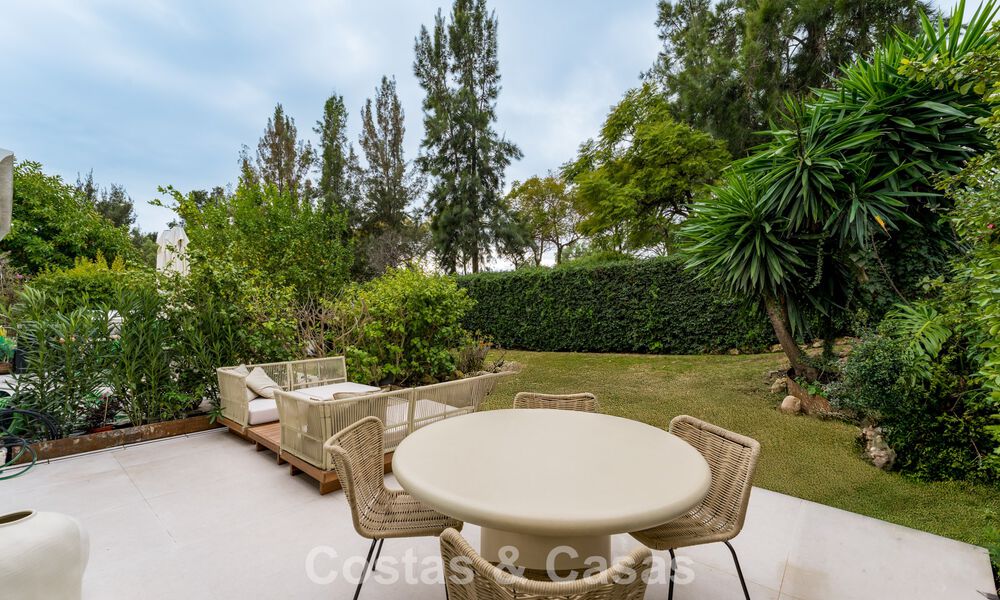 Stylish renovated garden apartment for sale on a prestigious golf course in La Quinta, Benahavís - Marbella 797958