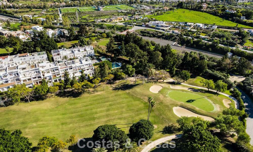 Stylish renovated garden apartment for sale on a prestigious golf course in La Quinta, Benahavís - Marbella 797964