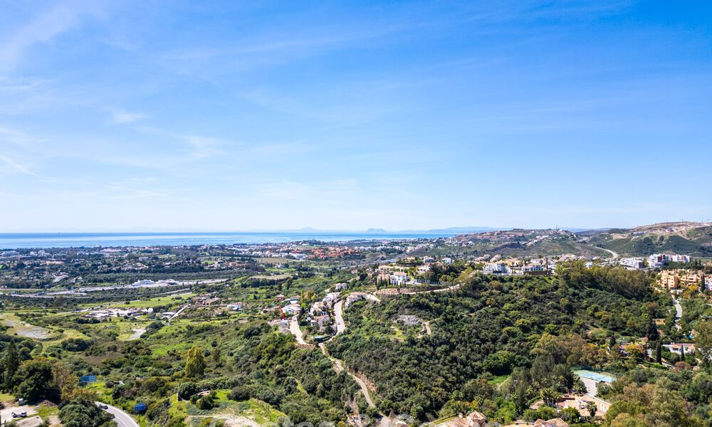 Spacious 2-Bedroom Apartment with Sea Views for Sale in Marbella - Benahavís 797972