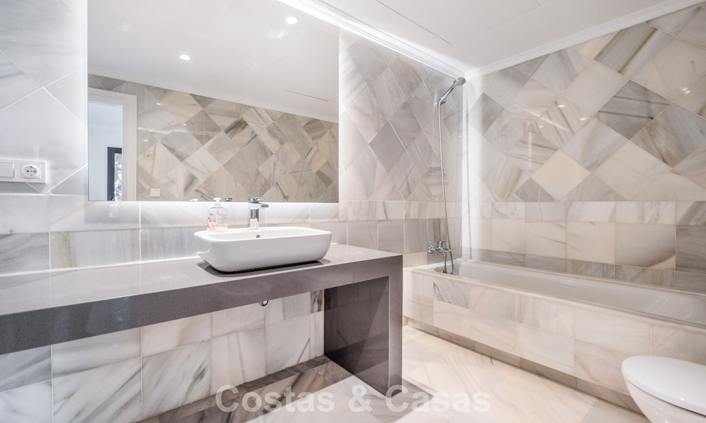 Spacious 2-Bedroom Apartment with Sea Views for Sale in Marbella - Benahavís 797979