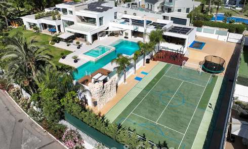 Impressive, modern mansion with guest house and tennis court for sale on the New Golden Mile between Marbella and Estepona 797995