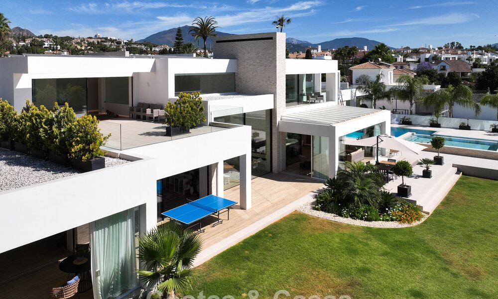 Impressive, modern mansion with guest house for sale on the New Golden Mile between Marbella and Estepona 797996