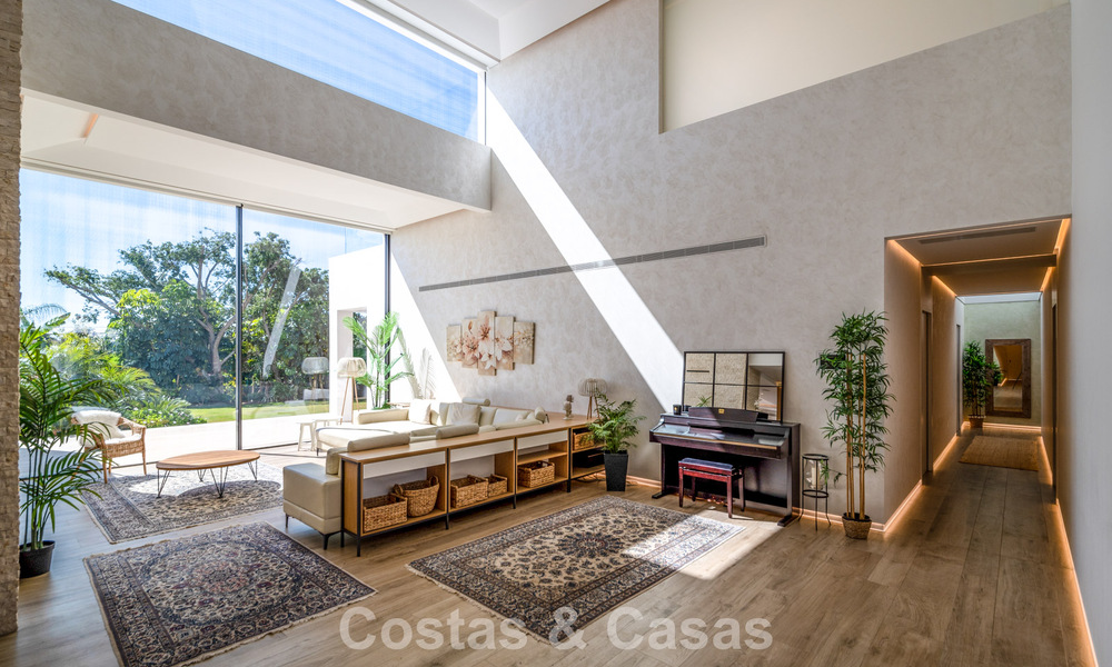 Impressive, modern mansion with guest house for sale on the New Golden Mile between Marbella and Estepona 798000