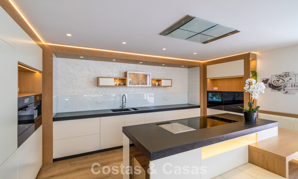 Impressive, modern mansion with guest house for sale on the New Golden Mile between Marbella and Estepona 798003