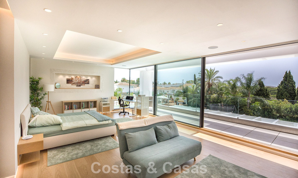 Impressive, modern mansion with guest house for sale on the New Golden Mile between Marbella and Estepona 798013