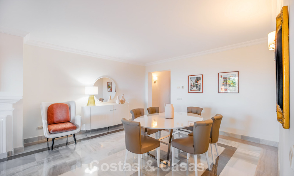Move-in ready, spacious, luxury apartment with sea views for sale in Marbella - Benahavís 798150