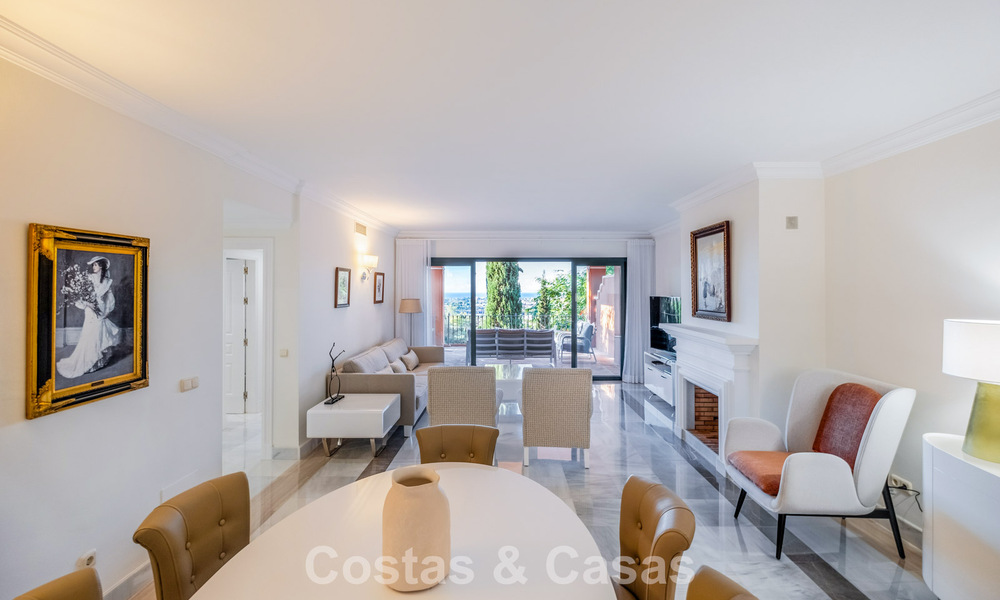 Move-in ready, spacious, luxury apartment with sea views for sale in Marbella - Benahavís 798152