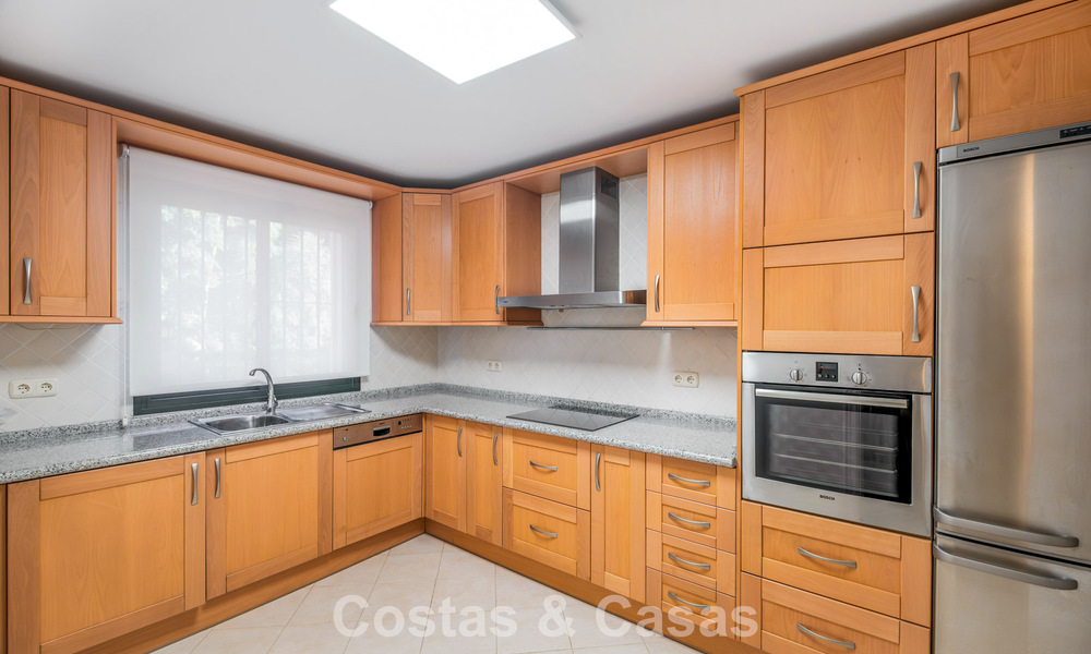 Move-in ready, spacious, luxury apartment with sea views for sale in Marbella - Benahavís 798157