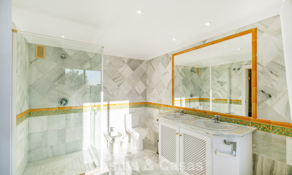 Move-in ready, spacious, luxury apartment with sea views for sale in Marbella - Benahavís 798161