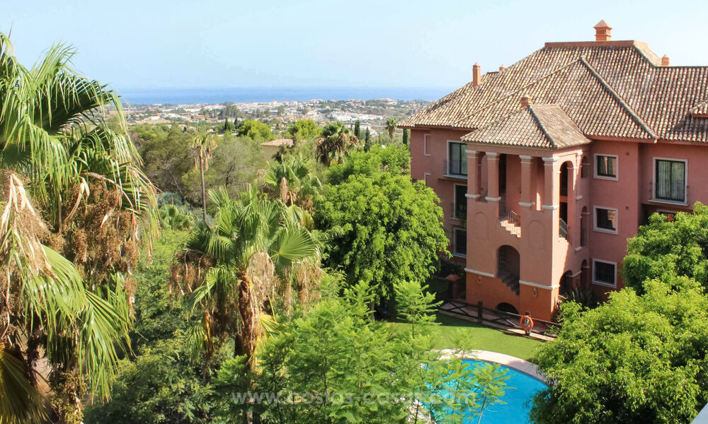 Move-in ready, spacious, luxury apartment with sea views for sale in Marbella - Benahavís 798521