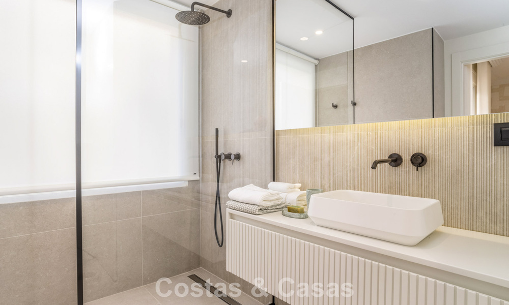 Spacious, modernised 4-bedroom apartment with sea views for sale in Nueva Andalucía, Marbella 798221
