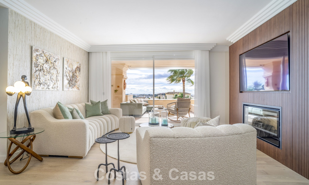 Spacious, modernised 4-bedroom apartment with sea views for sale in Nueva Andalucía, Marbella 798238