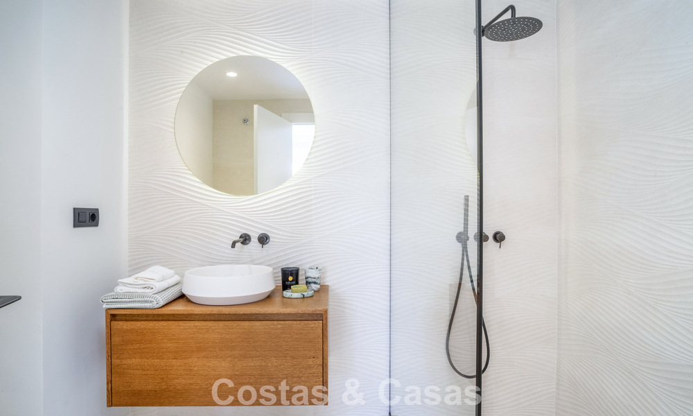 Spacious, modernised 4-bedroom apartment with sea views for sale in Nueva Andalucía, Marbella 798252