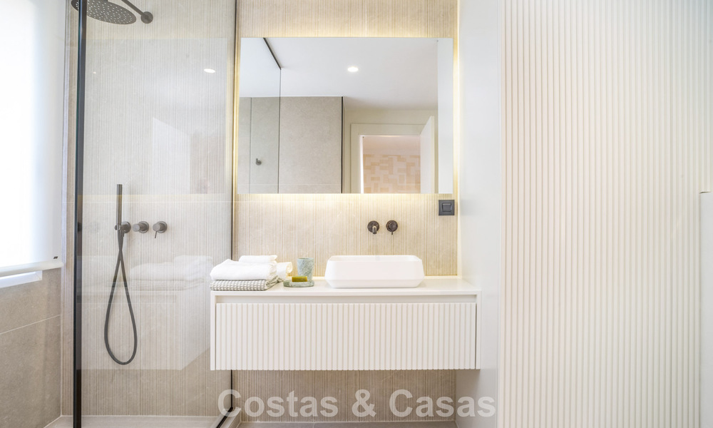 Spacious, modernised 4-bedroom apartment with sea views for sale in Nueva Andalucía, Marbella 798262