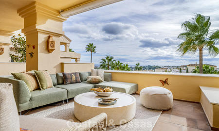 Spacious, modernised 4-bedroom apartment with sea views for sale in Nueva Andalucía, Marbella 798263