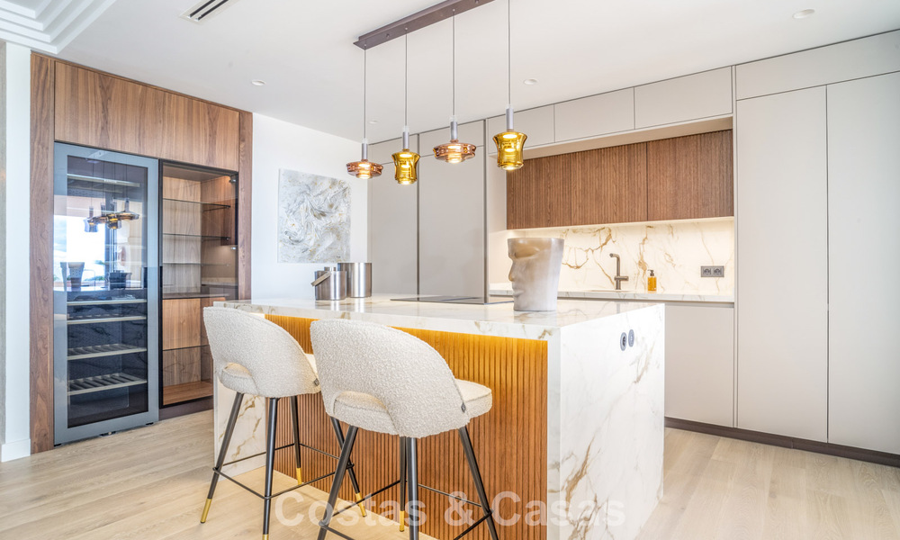Spacious, modernised 4-bedroom apartment with sea views for sale in Nueva Andalucía, Marbella 798266