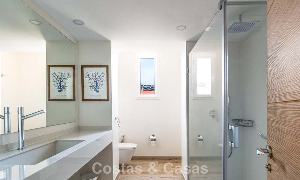 Elegant penthouse with expansive terrace for sale near Guadalmina Baja, Marbella - Estepona 798311