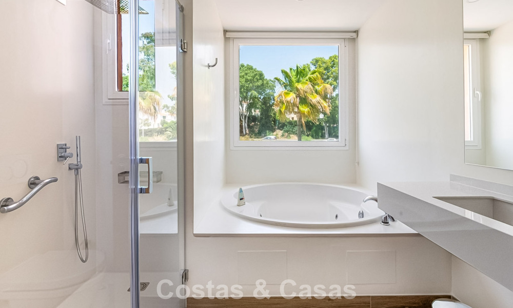 Elegant penthouse with expansive terrace for sale near Guadalmina Baja, Marbella - Estepona 798312