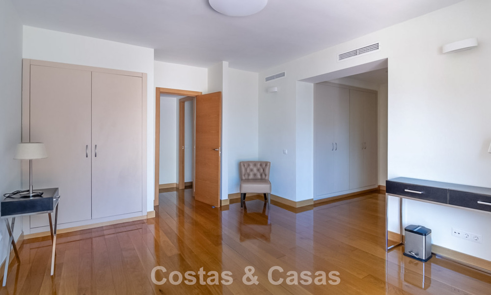 Elegant penthouse with expansive terrace for sale near Guadalmina Baja, Marbella - Estepona 798313