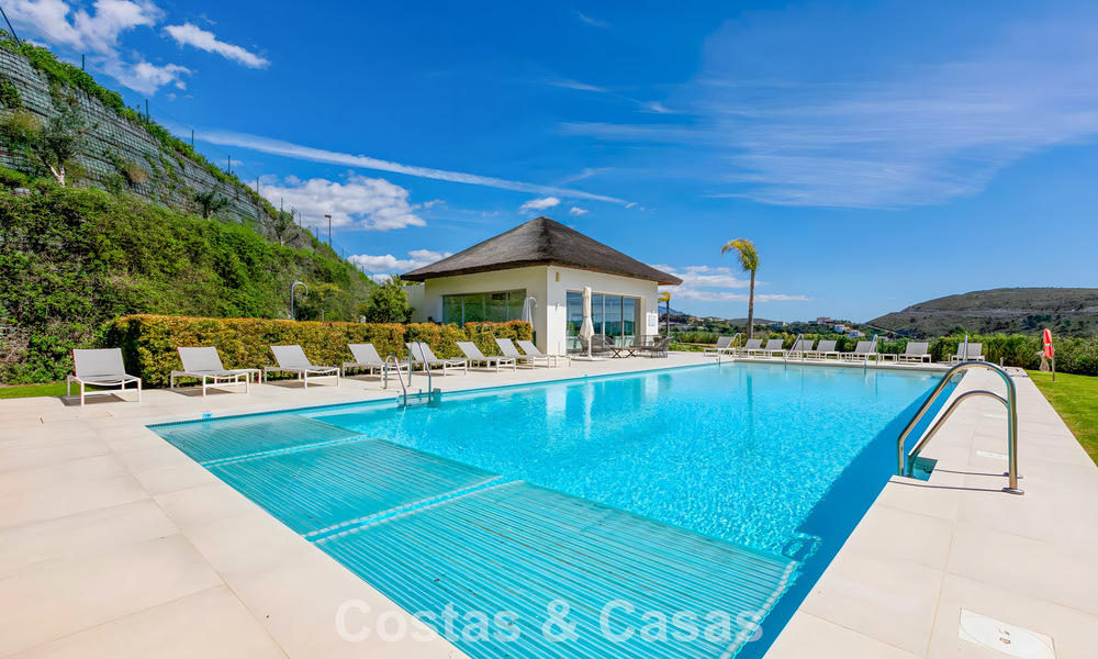 Luxury duplex apartment with large garden and sea views for sale in Marbella - Benahavís 798317