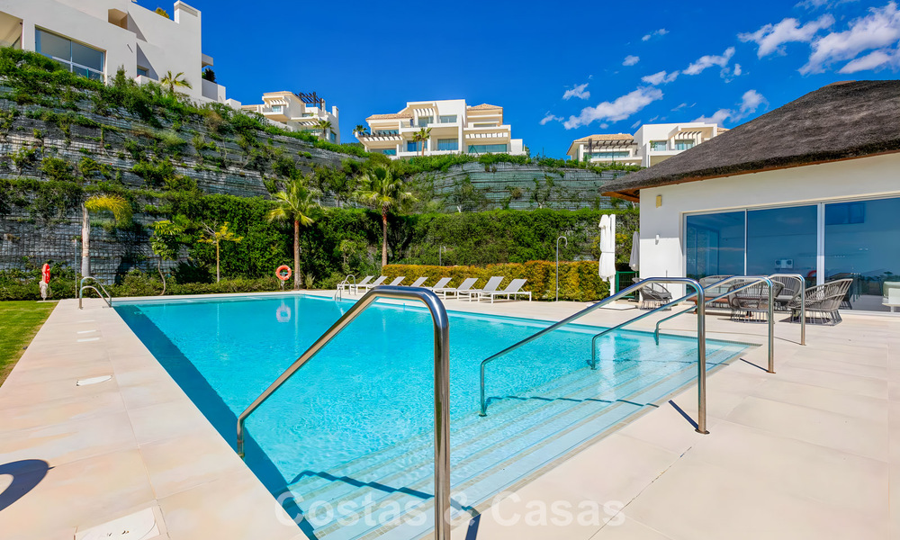 Luxury duplex apartment with large garden and sea views for sale in Marbella - Benahavís 798318