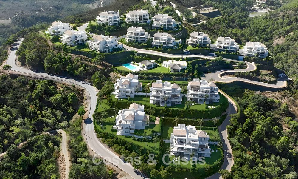 Luxury duplex apartment with large garden and sea views for sale in Marbella - Benahavís 798319