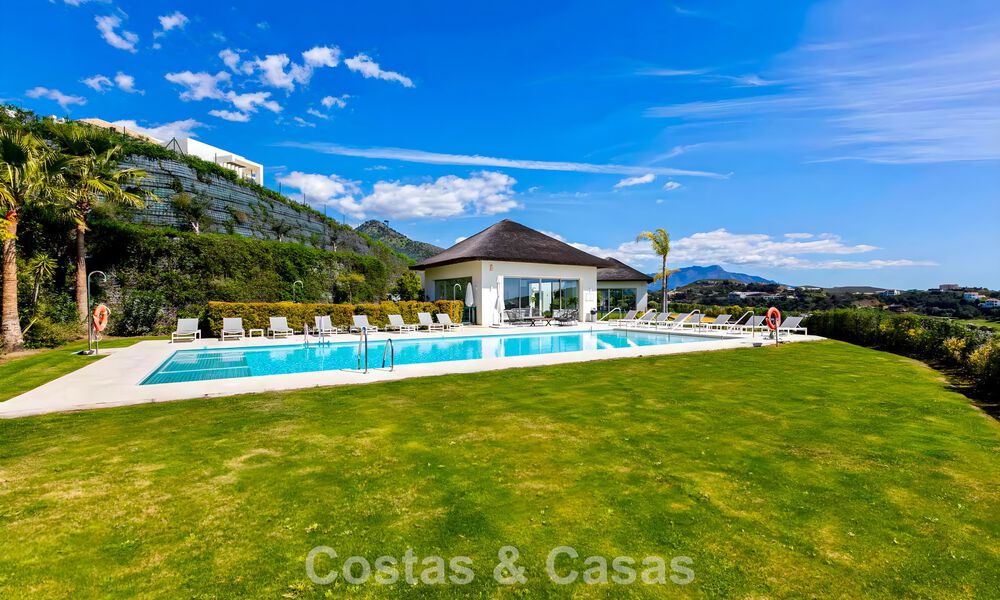 Luxury duplex apartment with large garden and sea views for sale in Marbella - Benahavís 798320