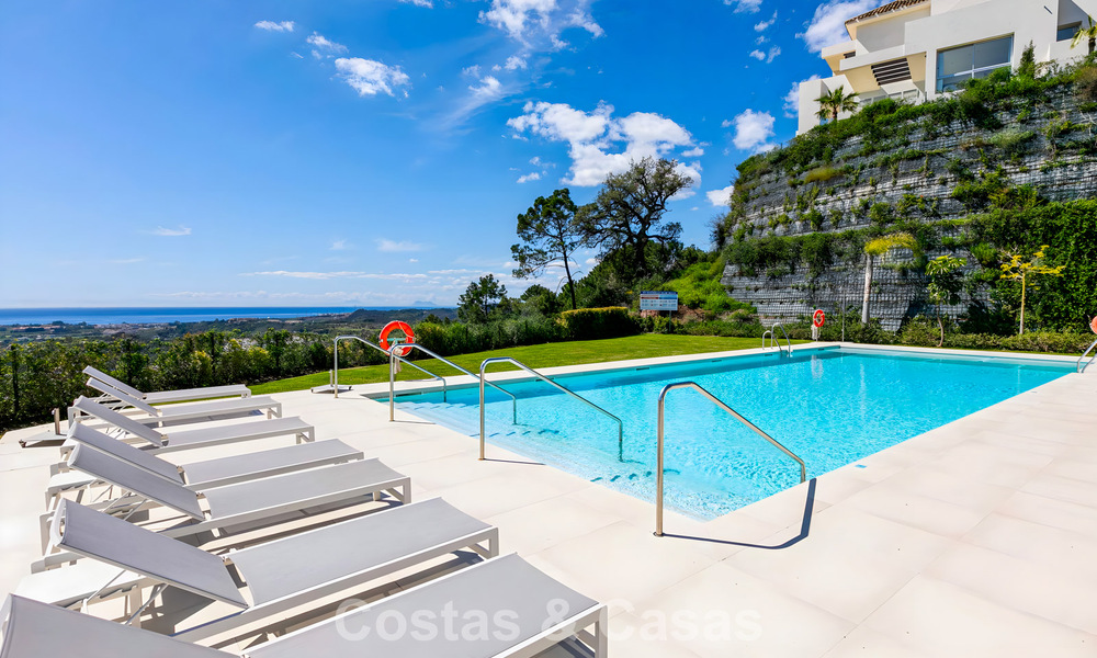 Luxury duplex apartment with large garden and sea views for sale in Marbella - Benahavís 798322
