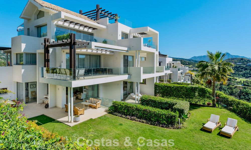 Luxury duplex apartment with large garden and sea views for sale in Marbella - Benahavís 798325
