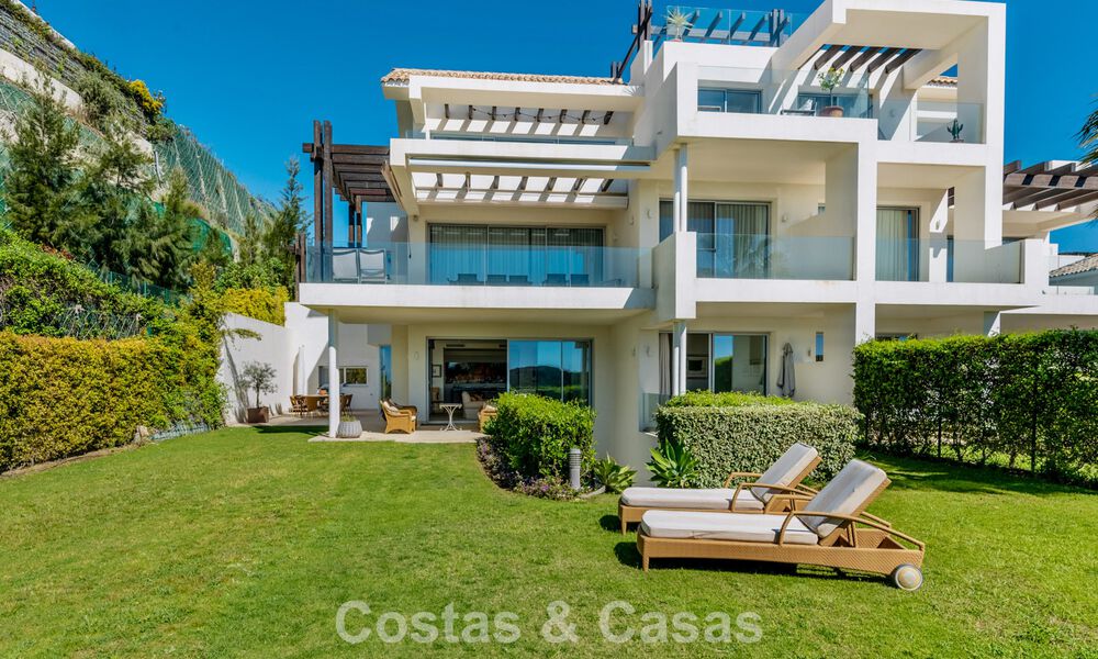 Luxury duplex apartment with large garden and sea views for sale in Marbella - Benahavís 798329