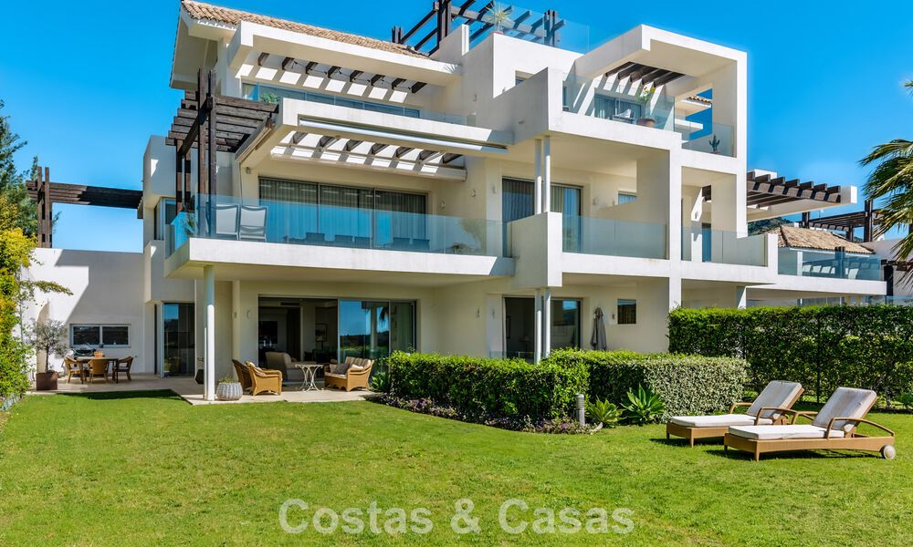 Luxury duplex apartment with large garden and sea views for sale in Marbella - Benahavís 798336
