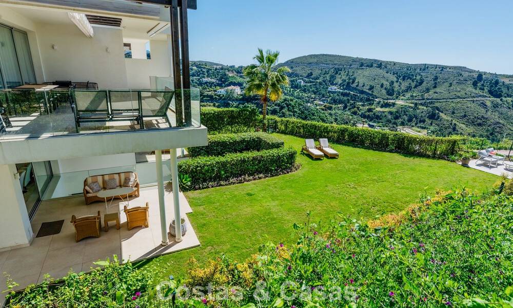 Luxury duplex apartment with large garden and sea views for sale in Marbella - Benahavís 798344