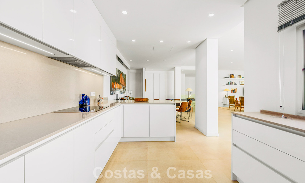 Luxury duplex apartment with large garden and sea views for sale in Marbella - Benahavís 798347