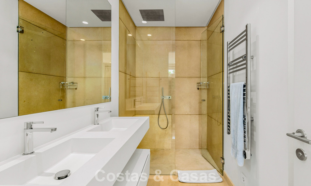 Luxury duplex apartment with large garden and sea views for sale in Marbella - Benahavís 798353