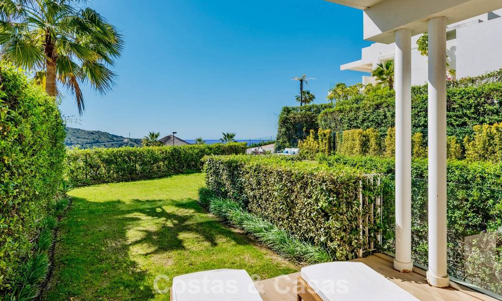 Luxury duplex apartment with large garden and sea views for sale in Marbella - Benahavís 798367