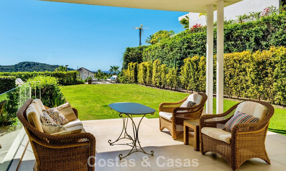 Luxury duplex apartment with large garden and sea views for sale in Marbella - Benahavís 798370