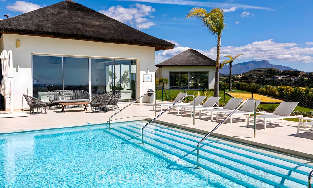 Luxury duplex apartment with large garden and sea views for sale in Marbella - Benahavís 798372