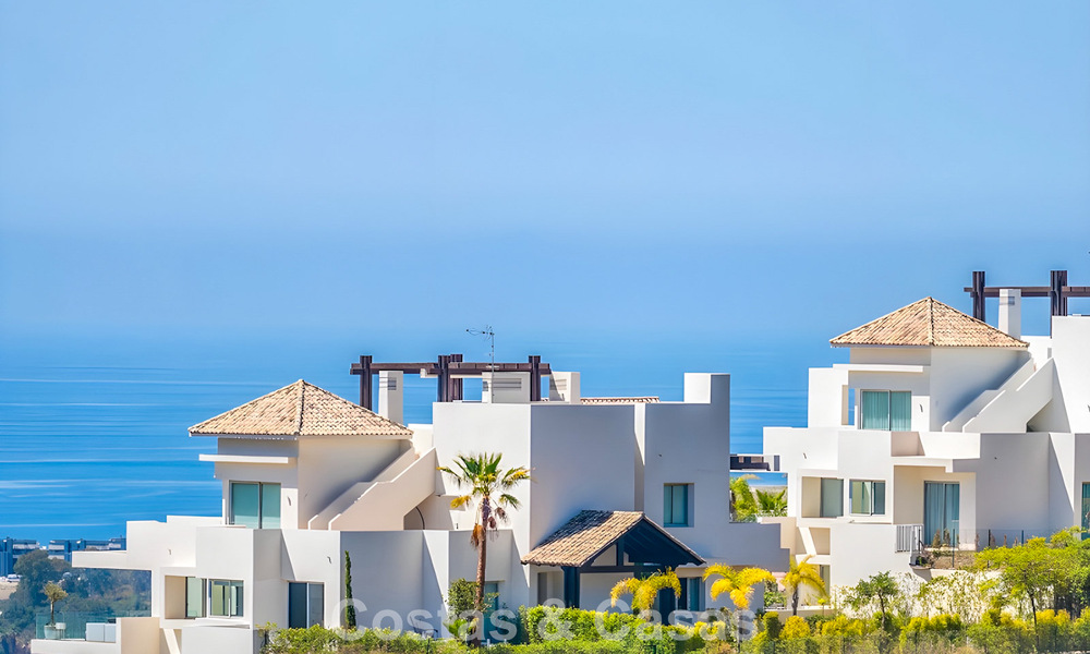 Luxury duplex apartment with large garden and sea views for sale in Marbella - Benahavís 798374