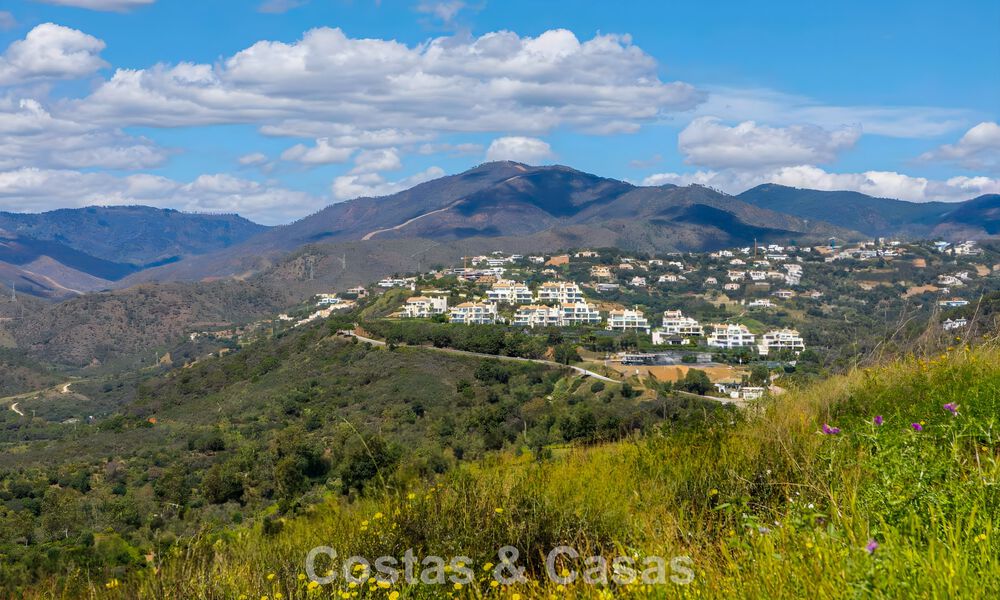 Luxury duplex apartment with large garden and sea views for sale in Marbella - Benahavís 798377
