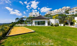 Luxury duplex apartment with large garden and sea views for sale in Marbella - Benahavís 798378 