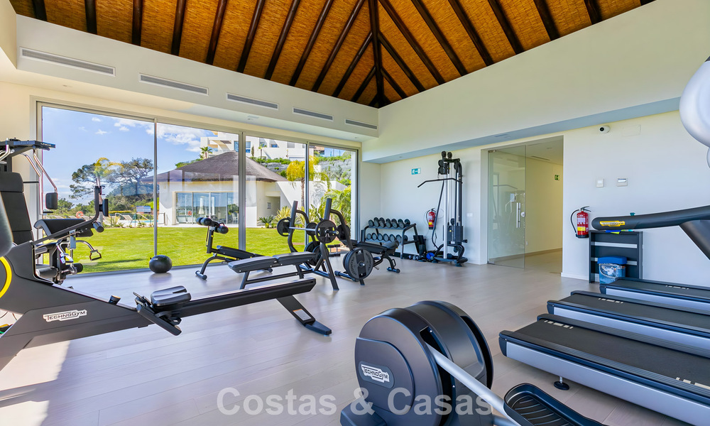 Luxury duplex apartment with large garden and sea views for sale in Marbella - Benahavís 798379