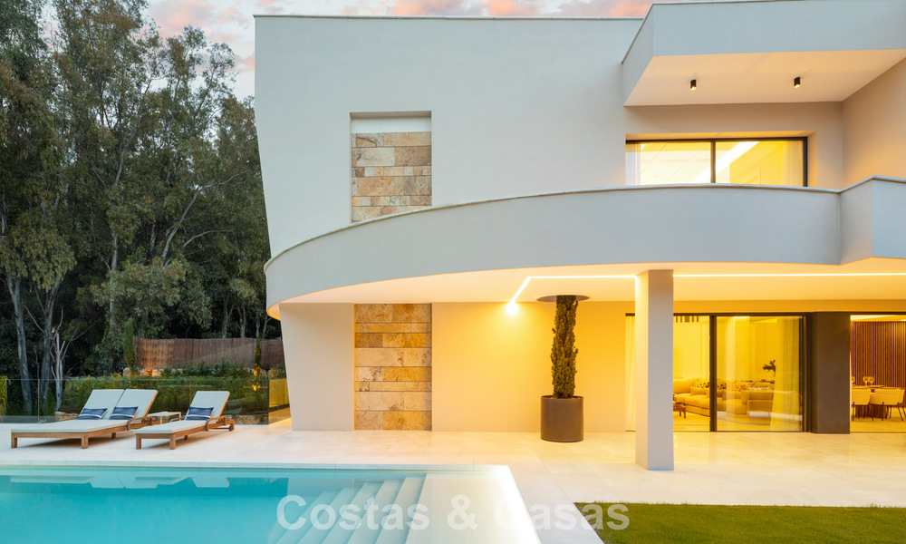 Advanced designer villa for sale just a stone’s throw from the golf course, in the heart of Nueva Andalucía, Marbella 798426